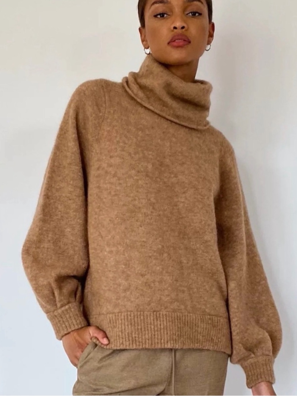 Aritzia Adichie Sweater XS Camel
